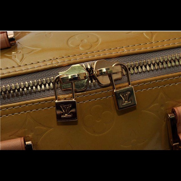 Stunning Vernis Boston Yellow Patent Leather Weekend/Travel Bag - Picture 16 of 16